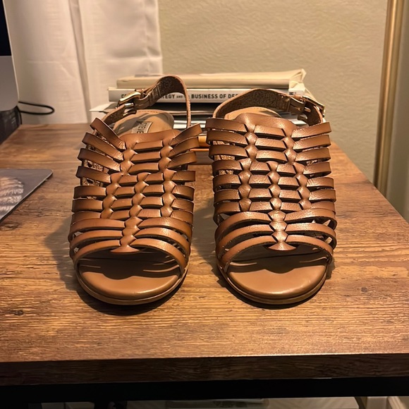 Steve Madden Summer Tan Slingback Heels Sandals (Faux Leather) - Picture 2 of 5